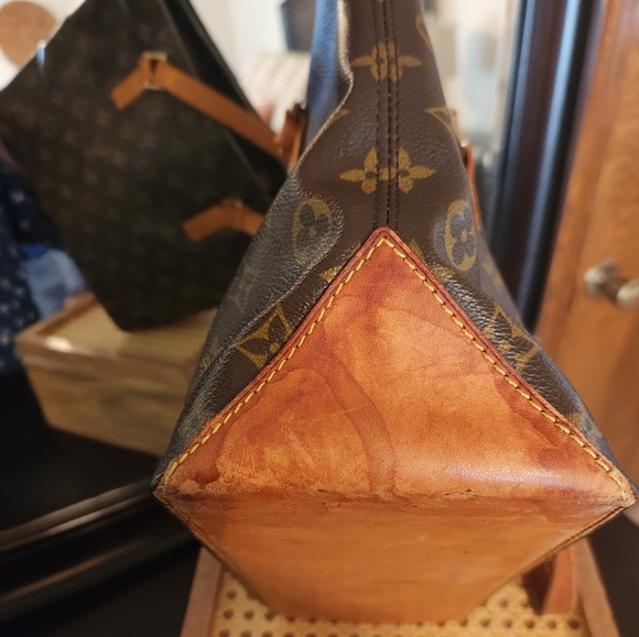 Authentic Louis Vuitton 💋 - Picture 4 of 8